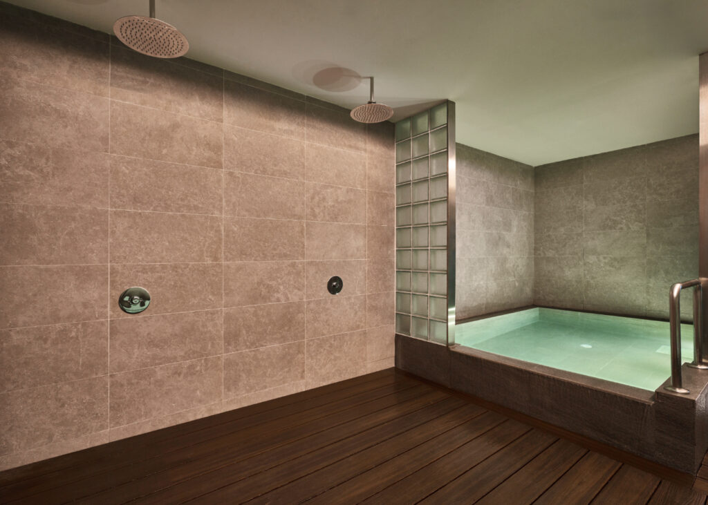 Sauna Bath House cold plunge | Ice baths benefits
